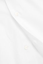 Close-up angled view of the Finamore Business Shirt 'Sergio Napoli' Spread Collar white, showcasing pure Giza cotton, smooth touch, regular fit, extra-long sleeves, spread collar, French placket, classic sport cuff, and rounded hemline.