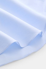 Finamore Business-Hemd 'Sergio Napoli' Haifisch-Kragen hellblau, Nahaufnahme Stoffstruktur, reine Giza-Baumwolle, glatter Griff, Regular Fit, extralange Ärmel, französische Knopfleiste, Sportmanschette, gerundeter Saum.