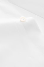 Close-up front view of Finamore Business Shirt 'Sergio Napoli' Shark Collar White, showcasing smooth twill fabric, French button placket, and classic sport cuff.

Description to include: Stylish in the office: The "Sergio Napoli" shirt by FINAMORE impre