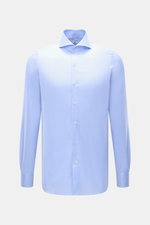 Finamore Business-Hemd 'Sergio Napoli' Haifisch-Kragen hellblau, frontale Nahaufnahme, Twill aus ägyptischer Giza-45-Baumwolle, Regular Fit, glatter Griff, extralange Ärmel, französische Knopfleiste, klassische Sportmanschette, gerundeter Saum.