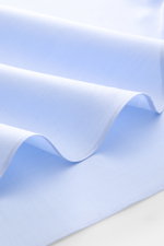 Finamore Business-Hemd 'Sergio Napoli' Haifisch-Kragen hellblau, Detailaufnahme von edlem Twill aus ägyptischer Giza-45-Baumwolle, glatter Griff, Regular Fit.