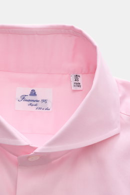 Finamore Business-Hemd 'Sergio Napoli' Haifisch-Kragen rosé, Nahaufnahme von oben, edler Twill, glatter Griff, Regular Fit, made in Italy.