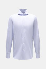Finamore Business Hemd 'Sergio Napoli' Haifisch-Kragen blau/weiß gestreift, Slim Fit, reine Baumwolle, kühler Griff, Perlmuttknöpfe, Sportmanschette, gerundeter Saum, extralange Ärmel, frontal fotografiert.