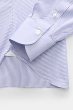 Finamore Business Hemd 'Sergio Napoli' Haifisch-Kragen blau/weiß gestreift, Nahaufnahme von Ärmeln mit extralangen Manschetten, reine Baumwolle, Slim Fit.