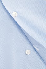 Close-up from above of the Finamore Business Shirt 'Sergio Napoli' Shark Collar Light Blue/White Checkered showing its fine cotton poplin, smooth texture, and white buttons.

Description: <p>Stylish in the office: The 'Sergio Napoli' shirt by FINAMORE imp