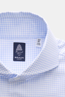 Finamore Business Hemd 'Sergio Napoli' Haifisch-Kragen hellblau/weiß kariert, Nahaufnahme von oben, feiner Gabardine, glatter Griff, Slim Fit.