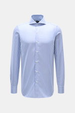 Finamore Business-Hemd 'Sergio Napoli' Haifisch-Kragen blau/weiß gestreift, Slim Fit, Gabardine aus Baumwolle, Frontansicht mit klassischer Sportmanschette.