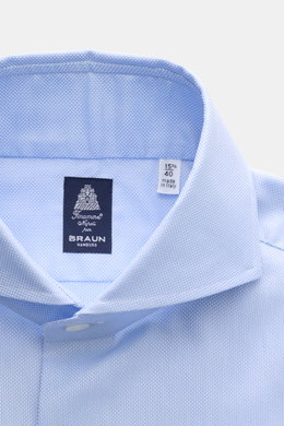 Finamore Oxford-Hemd 'Sergio Napoli' Haifisch-Kragen hellblau, Detailaufnahme von oben, Oxford-Baumwolle, weicher Griff, Slim Fit, französische Knopfleiste.