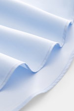 Fray Hemd Haifisch-Kragen 'Nello' hellblau, Detailaufnahme der reinen Baumwolle mit Slim Fit, Sportmanschette, Saumverlauf, leicht griffig.