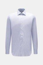 Fray Business Shirt Shark Collar 'Nello' grey-blue/white striped shown from front, pure cotton, smooth touch, classic stripe pattern, Slim Fit, shark collar, classic sport cuff, slightly rounded hem.