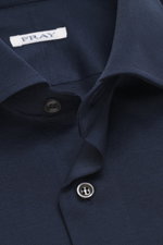 Close-up top-down view of the Fray Jersey shirt kent collar 'Gabriel' navy, showing pure cotton fabric, soft touch, slim fit, kent collar, classic sport cuff, back waist darts, and extended back.
