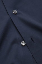 Close-up front view of the Fray Jersey shirt kent collar 'Gabriel' navy, showing buttons on pure cotton fabric with soft touch, slim fit, kent collar, classic sport cuff, back waist darts, and extended back.