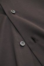 Close-up front view of Fray Jersey shirt kent collar 'Gabriel' dark gray, showing pure cotton fabric, soft touch, slim fit, kent collar, classic sport cuff, back waist darts, extended back.