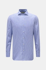 Borrelli Business Hemd 'Nando' Haifisch-Kragen dunkelblau/weiß gestreift, Popeline, glatter Griff, Slim Fit, französische Knopfleiste, Sportmanschette, gerundeter Saum, Frontansicht.