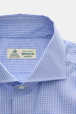 Close-up front view of Borrelli Business shirt 'Nando' shark collar blue/white checked, pure cotton popeline, light smooth touch, classic striped pattern, slim fit, French button placket with mother-of-pearl buttons, classic barrel cuffs, rounded hem.