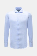 Von vorn fotografiertes von Braun Leinenhemd Haifisch-Kragen hellblau meliert mit Slim Fit, französischer Knopfleiste, klassischer Sportmanschette, gerundetem Saum, aus reinem Leinen für mühelose Leichtigkeit und luftiges Tragegefühl.