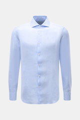 Von vorn fotografiertes von Braun Leinenhemd Haifisch-Kragen hellblau meliert mit Slim Fit, französischer Knopfleiste, klassischer Sportmanschette, gerundetem Saum, aus reinem Leinen für mühelose Leichtigkeit und luftiges Tragegefühl.