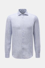 Frontansicht des von Braun Leinenhemd Haifisch-Kragen navy/weiß gestreift mit feinem Streifenmuster, Slim Fit und klassischer Sportmanschette.