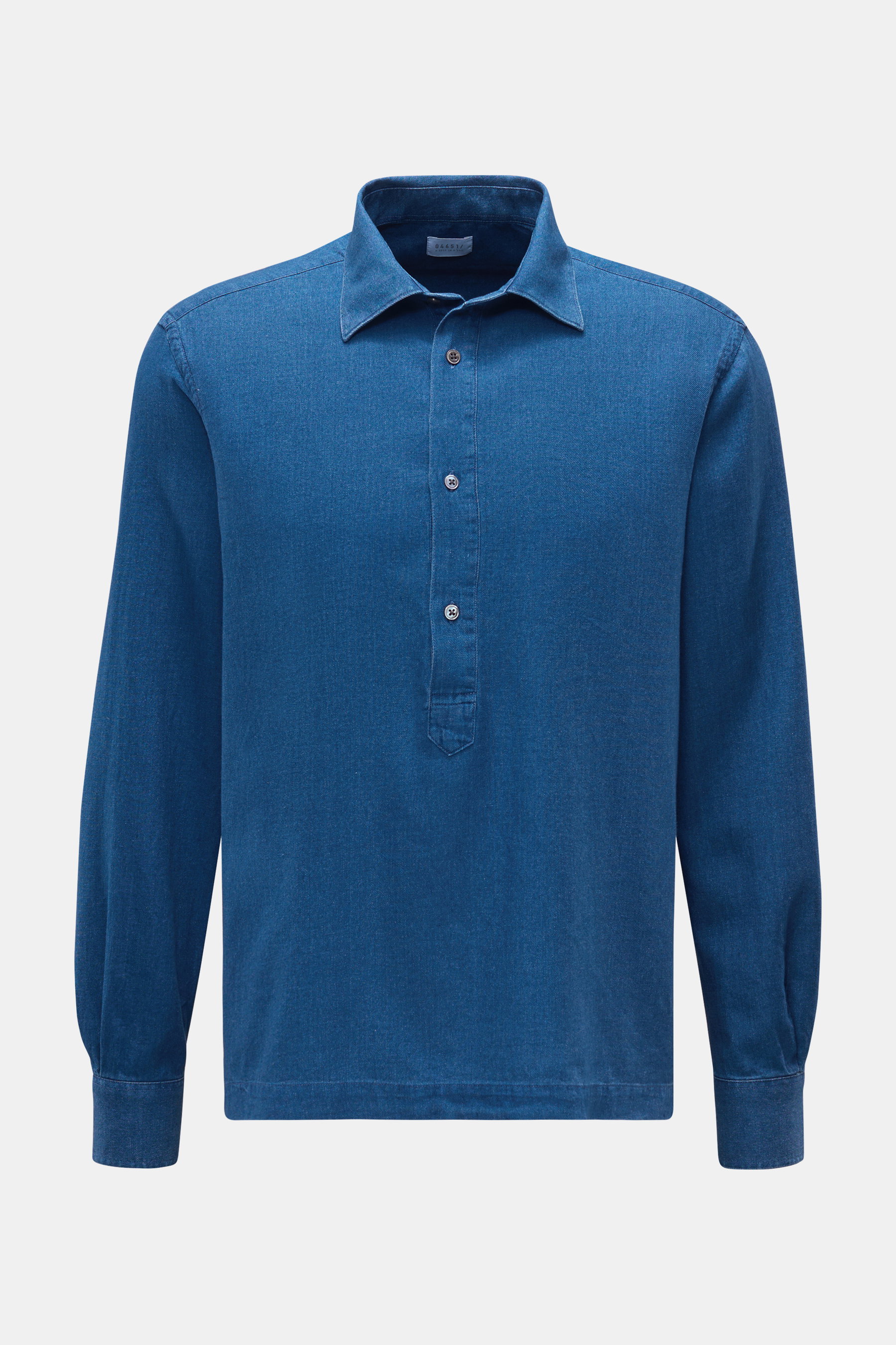 04651/ A trip in a bag Popover-Hemd 'Indigo' Kent-Kragen dunkelblau, Twill, Baumwolle, Regular Fit, Perlmuttknöpfe, Sportmanschette, frontal fotografiert.