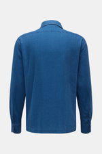 Back view of 04651/ A trip in a bag Popover shirt 'Indigo' Kent collar dark blue in pure cotton twill with barrel cuffs and straight hem.

<p>The popover shirt 'Indigo' by 04651/ A TRIP IN A BAG has an air of effortless nonchalance – the classic Kent coll