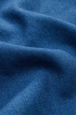 Close-up fabric texture of 04651/ A trip in a bag Popover shirt 'Indigo' Kent collar dark blue in pure cotton twill, showing soft feel.

Description: <p>The popover shirt 'Indigo' by 04651/ A TRIP IN A BAG has an air of effortless nonchalance – the classi