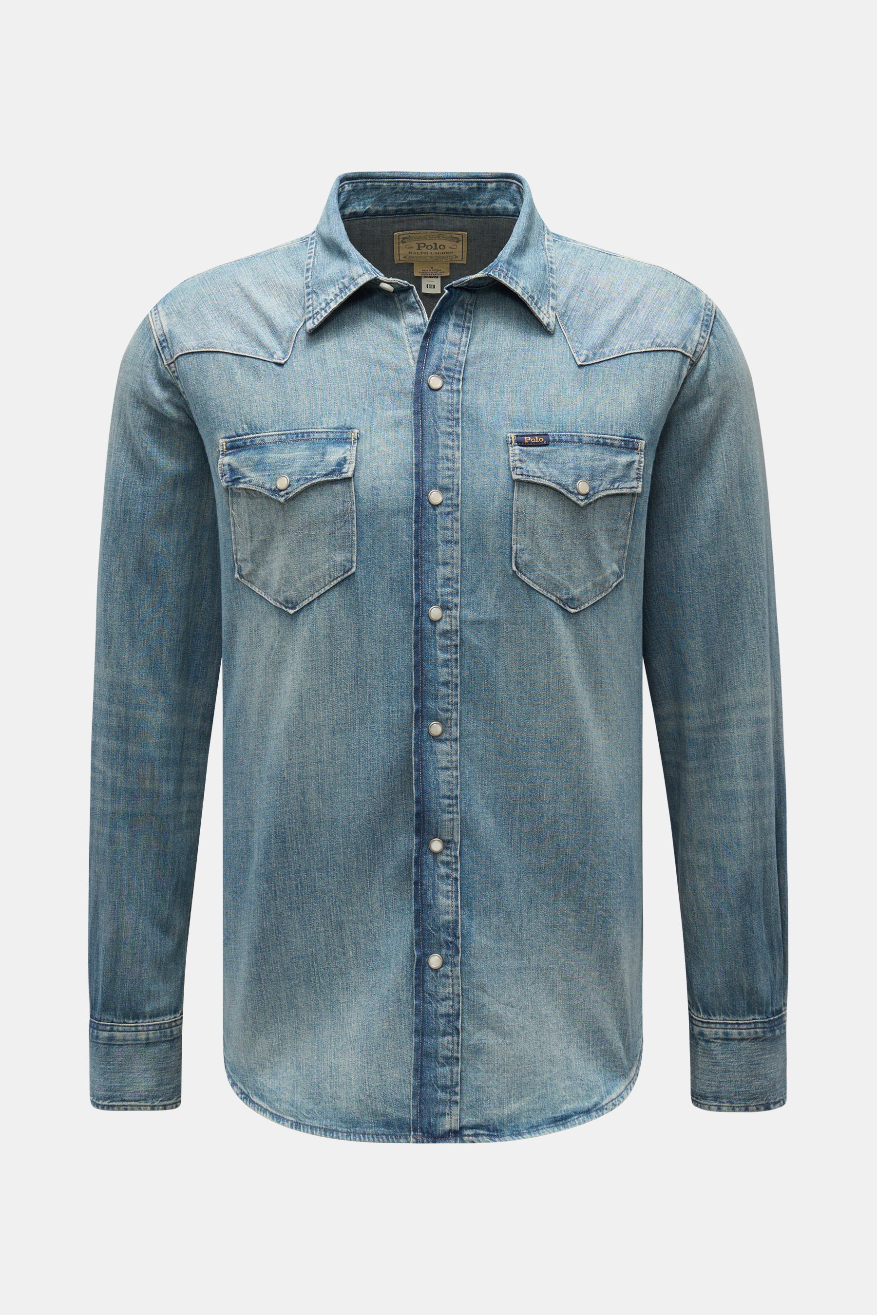 Frontalansicht eines Polo Ralph Lauren Hemd Sport - RL ICON SHRT-LONG SL aus hellblauem Denim mit zwei Brusttaschen.