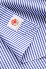 Borrelli Casual Hemd 'Ettore' Haifisch-Kragen dunkelblau/weiß gestreift, Popeline Baumwolle, glatter Griff, Slim Fit, Manschette, Saum, Nahaufnahme.