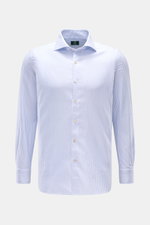 Borrelli Casual Hemd 'Ettore' Haifisch-Kragen hellblau/weiß gestreift, Extra Slim Fit aus Baumwolltwill, frontal, mit Perlmuttknöpfen.