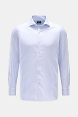 Borrelli Casual Hemd 'Ettore' Haifisch-Kragen hellblau/weiß gestreift, Extra Slim Fit aus Baumwolltwill, frontal, mit Perlmuttknöpfen.