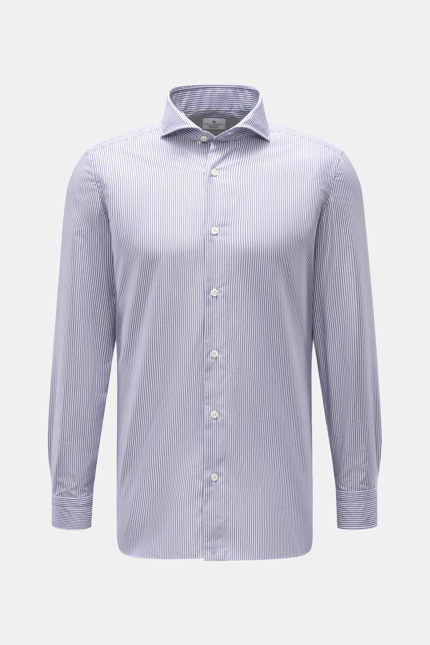 Frontal fotografiertes Giampaolo Casual Hemd Haifisch-Kragen navy/weiß gestreift, Panama Baumwolle, Slim Fit, Haifisch-Kragen, französische Knopfleiste, Sportmanschette, Taillenabnäher, gerundeter Saum.