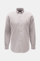 Polo Ralph Lauren Oxford-Hemd Button-Down-Kragen grau, sportliches Hemd aus reiner Baumwolle, Frontansicht mit Button-Down-Kragen, Polospieler-Stitching, Bewegungsfalte im Rücken, gerundeter Saum.