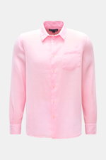 Front view of Vilebrequin Leinenhemd schmaler Kragen rosé, a pink linen shirt with pure linen, airy plain weave, light quality, soft touch, regular fit, narrow collar, French button placket, classic sport cuff, patch chest pocket, rounded hem, tonal stitc