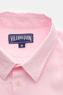 Close-up front view of Vilebrequin Leinenhemd schmaler Kragen rosé in light pink, made of reines Leinen, luftige Leinwandbindung, leichte Qualität, weicher Griff, Regular Fit, schmaler Kragen, französische Knopfleiste, klassische Sportmanschette, aufgeset
