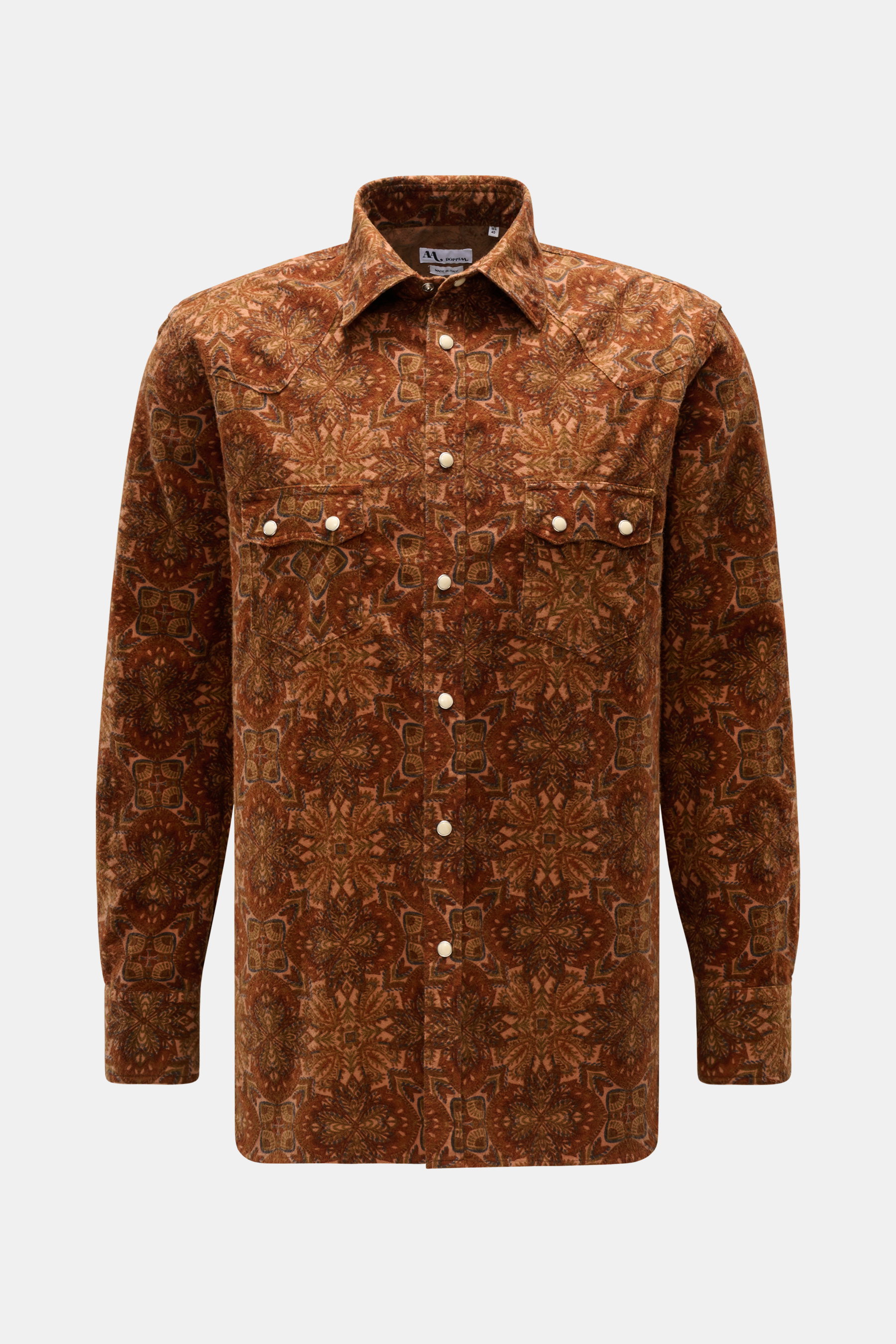Front view of the Doppiaa Flanellhemd 'Aariosto' Kent-Kragen braun/hellbraun/grün gemustert, a regular fit cotton flannel shirt with soft touch. It features a Kent collar, pearl snap button placket, Western-style back and shoulder yoke, flap chest pockets