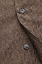 Close-up front view of 04651/ A trip in a bag Casual Hemd 'Rustic Shirt' Kent-Kragen dunkelgrau in dark gray twill fabric with visible buttons, showcasing its soft brushed 100% cotton, oversized fit, Kent collar, French placket, chest pocket, classic spor