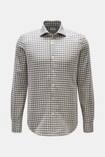 BRAUN Hamburg Flanellhemd Haifisch-Kragen grau/offwhite kariert, Slim Fit, fein strukturiert, weicher Griff, Haifisch-Kragen, französische Knopfleiste, Sportmanschette, gerundeter Saum, frontale Perspektive.