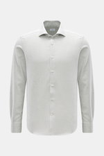 Frontale Aufnahme des BRAUN Hamburg Flanellhemds Haifisch-Kragen hellgrau meliert, Slim Fit, feiner Fischgrat aus Baumwolle, sehr weicher Griff, französische Knopfleiste, klassische Sportmanschette, gerundeter Saumverlauf.