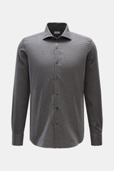 Vorderansicht des BRAUN Hamburg Flanellhemd Haifisch-Kragen dunkelgrau aus weicher Baumwoll-Gabardine, Extra Slim Fit mit französischer Knopfleiste, Sportmanschette und gerundetem Saum.