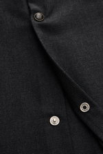 Marco Pescarolo Casual Hemd 'Next' Kent-Kragen anthrazit meliert, Detailansicht der Knopfleiste aus reiner Schurwolle, Slim Fit, weicher Griff, Sportmanschette.