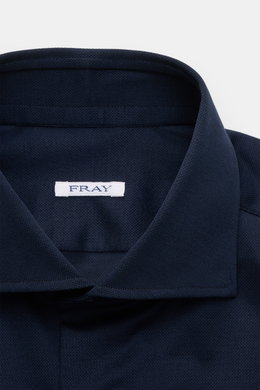 Fray Piqué-Hemd Haifisch-Kragen 'Lione Cucitura' navy, Slim Fit, Baumwolle-Piqué, Haifischkragen, Sportmanschette, Saum, Detailfoto von oben.