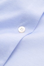 Fray Piqué-Hemd Haifisch-Kragen 'Lione Cucitura' rauchblau meliert, Detailaufnahme der Baumwoll-Piqué-Struktur mit Knopf, Slim Fit, Bürotauglich.