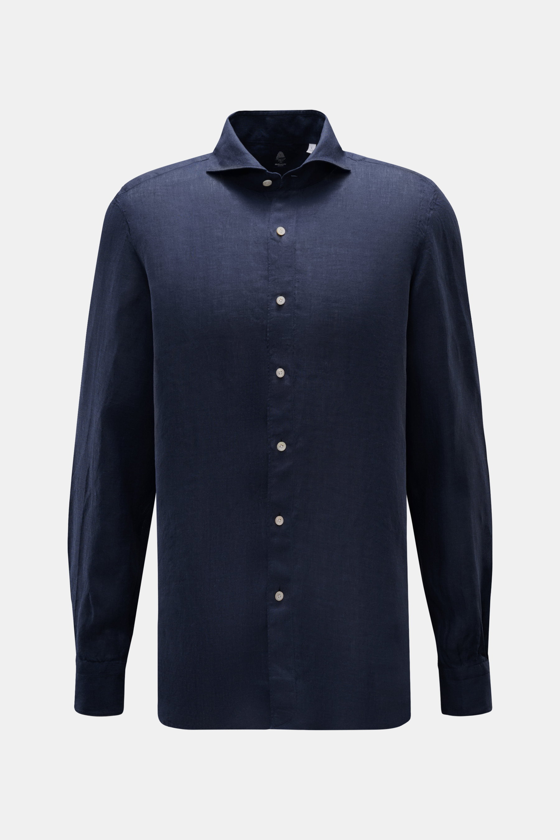 Frontale Nahaufnahme des Finamore Leinenhemds 'Sergio Gaeta' Haifisch-Kragen navy in Regular Fit mit französischer Knopfleiste und Sportmanschette.
