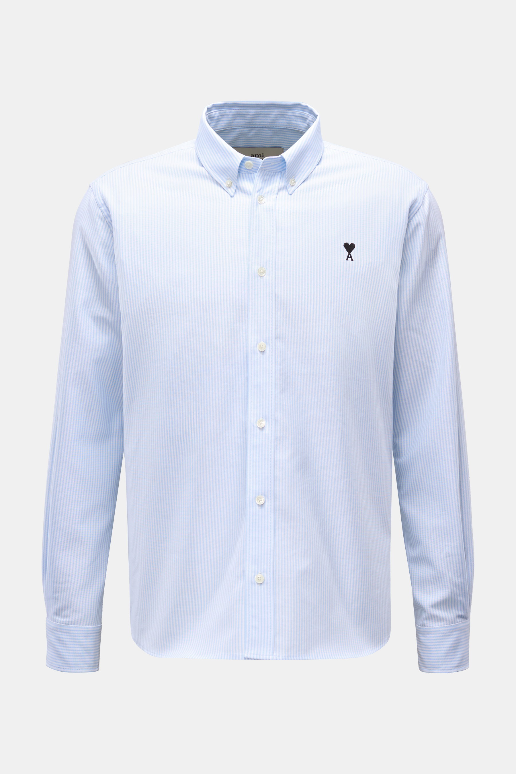 Ami Paris Oxford-Hemd Button-Down-Kragen hellblau/weiß gestreift, Oversize, reine Baumwolle, Frontansicht mit Knopfleiste und Brust-Stick.