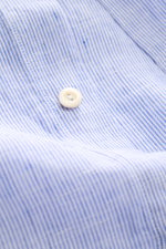 Close-up front view of von Braun Linen shirt shark collar blue/white striped showing fine striped pattern, white button, and fabric texture.

<p><span class="_fadeIn_m1hgl_8">Effortlessly </span><span class="_fadeIn_m1hgl_8">lightweight</span><span class=