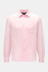 Front view of Vilebrequin Leinenhemd schmaler Kragen rosé, a light-quality, soft-touch, regular fit linen shirt with narrow collar, French button placket, classic sport cuffs, patch chest pocket, rounded hem, and tonal stitching at hem.