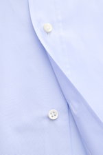 Close-up front view of Giampaolo Oxford shirt button-down collar light blue showing fine Oxford fabric, button placket, and white buttons.

<p>A classic from Italian shirt experts GIAMPAOLO: This shirt in fine Oxford fabric with a button-down collar is a 