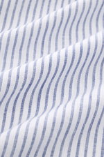Giampaolo Casual Hemd Haifisch-Kragen weiß/navy gestreift, Nahaufnahme des leichten Baumwolle-Leinen-Gewebes mit strukturierter Oberfläche.