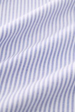 Giampaolo Oxford-Hemd Haifisch-Kragen dunkelblau/weiß gestreift, Detailaufnahme Stoffstruktur Oxford Baumwolle, weicher Griff, Slim Fit, Saum.