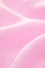 Alt tag (124 characters):
Close-up of soft, airy pink linen fabric texture of MC2 Saint Barth Leinenhemd 'Pamplona' Haifisch-Kragen rosé, front view.

Detailed description:
<p>MC2 SAINT BARTH liefert mit diesem luftig leichten Hemd aus reinem Leinen ein p