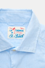 Alt tag (125 characters max):
Close-up front view of MC2 Saint Barth Linen shirt 'Pamplona' shark collar light blue with label and collar details.

Description:
<p>With this airy, lightweight shirt in pure linen, MC2 SAINT BARTH brings us a perfect piece 